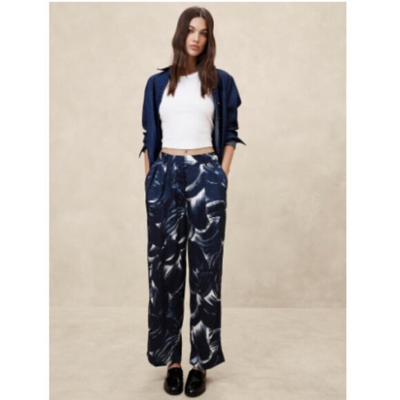 Banana Republic SILKY Relaxed Wide Leg Pleated Navy Blue Trouser 00 PETITE $120 - Picture 3 of 9